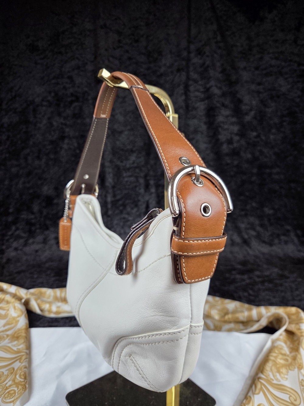 Coach Soho White Leather Hobo Shoulder Bag Buckle Strap Purse A05D-9547 - Picture 2 of 16